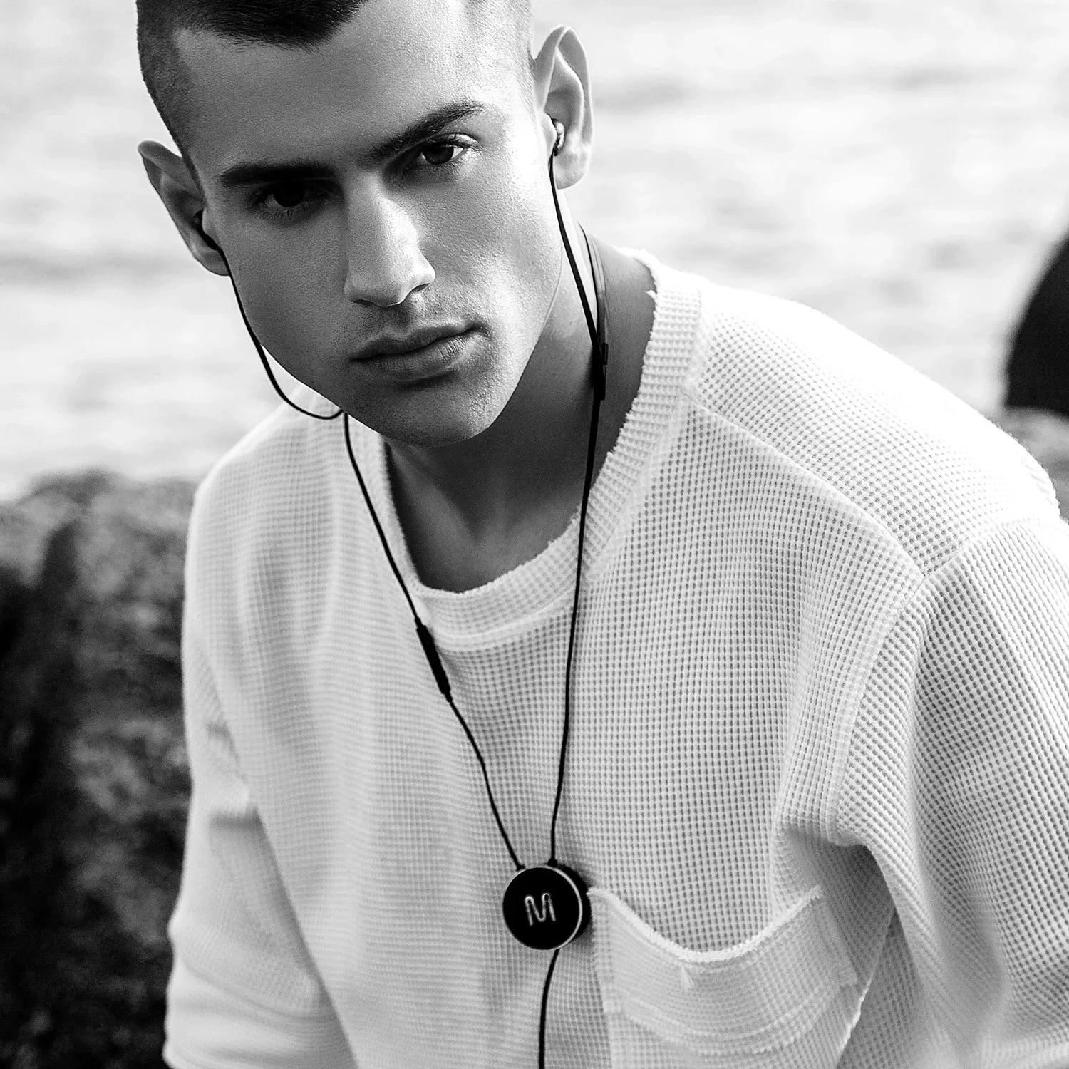 iWalk Necklace Style Handfree Earphone - Tashqila iWalk Necklace Style Handfree Earphone - Tashqila